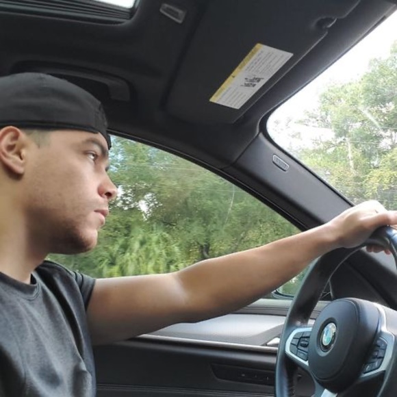 Meet your Posher, Carlos - Picture 1 of 1